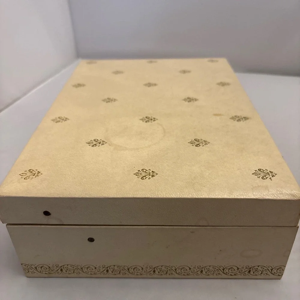 Vintage 1950s Ivory Jewelry Box‎ Organizer Red Lined Storage Case Decorative